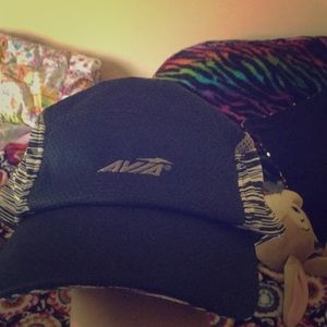 Avis breathable hat.